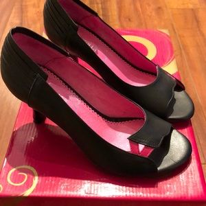 New Chanii B black/pink dress shoes